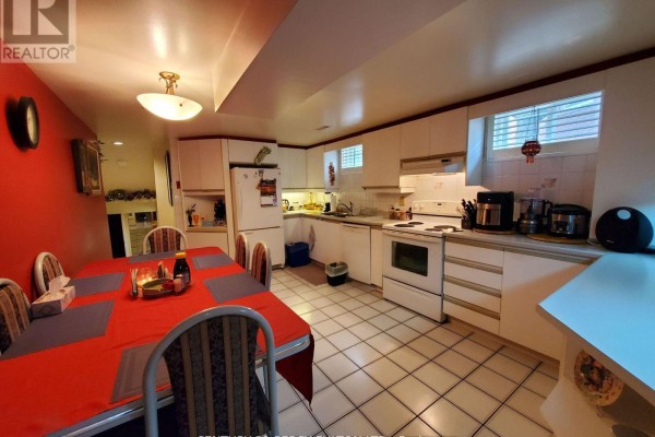 Kitchen - 36 St. Paschal Court, Toronto, ON M2M4A5 Photo 2