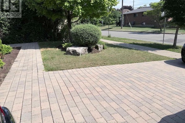 Family room - 36 Strathburn Boulevard, Toronto, ON M9M2K3 Photo 2