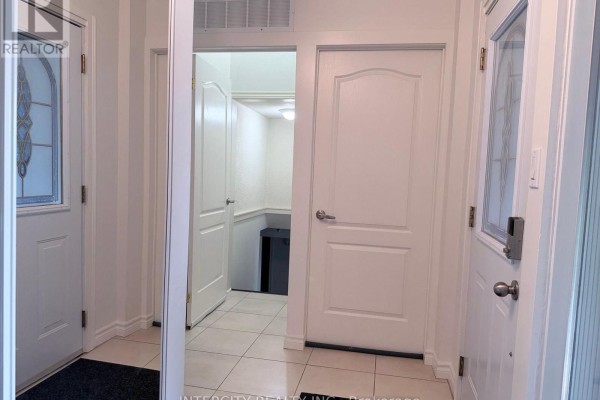 Primary Bedroom - 36 Strathburn Boulevard, Toronto, ON M9M2K3 Photo 4
