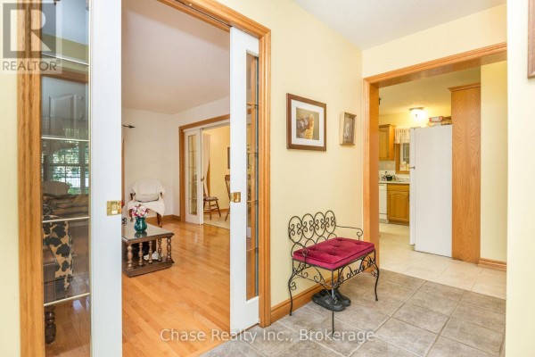 36 Topaz Street, Wasaga Beach, ON L9Z1X7 Photo 4