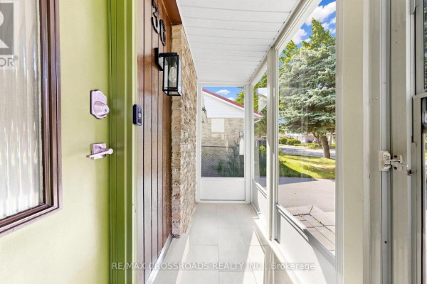 36 United Square, Toronto, ON, photo 3