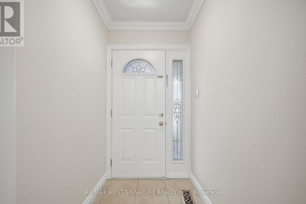 Laundry room - 36 Windsor Road, Toronto, ON M9R3G4 Photo 3