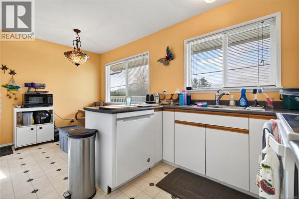 360 Back Rd, Courtenay, BC, photo 3