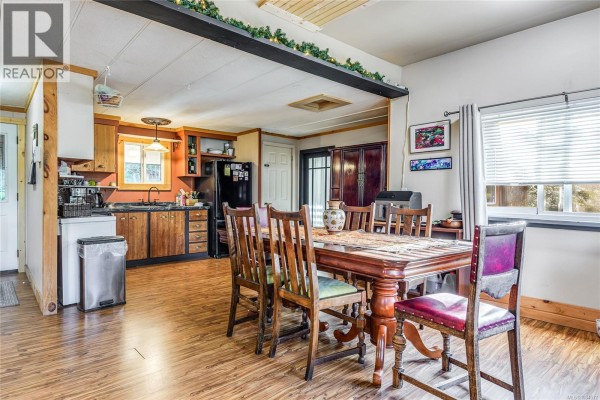 Living room - 360 Cape Mudge Rd, Quadra Island, BC V0P1H0 Photo 4