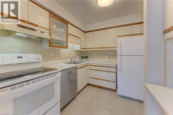 Primary Bedroom - 360 Cornridge Place Unit# 4, Waterloo, ON N2T2N9 Photo 4