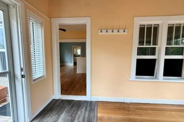 Porch - 360 Queen Street W, Virden, MB R0M2C0 Photo 4