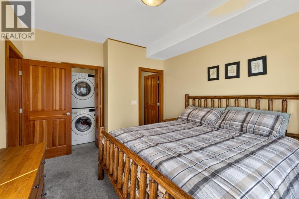 3pc Ensuite bath - 360 Strayhorse Road Unit# 19, Apex Mountain, BC V2A0E2 Photo 5