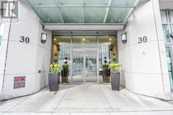 Living room - 3602 - 30 Grand Trunk Crescent, Toronto, ON M5J3A4 Photo 2
