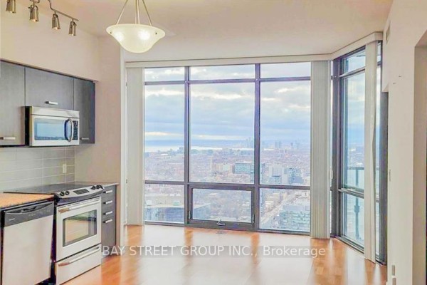 Kitchen - 3602 - 832 Bay Street W, Toronto, ON M5S1Z6 Photo 3