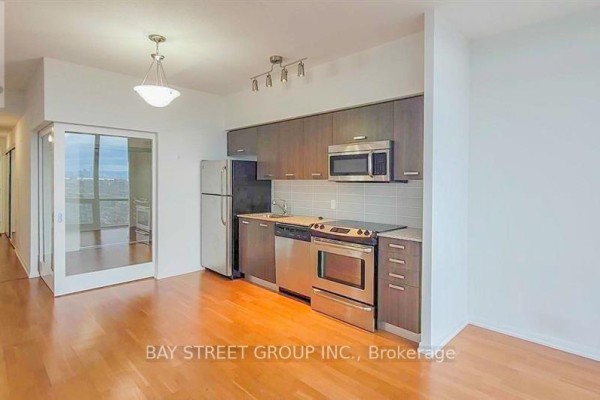 Primary Bedroom - 3602 - 832 Bay Street W, Toronto, ON M5S1Z6 Photo 4