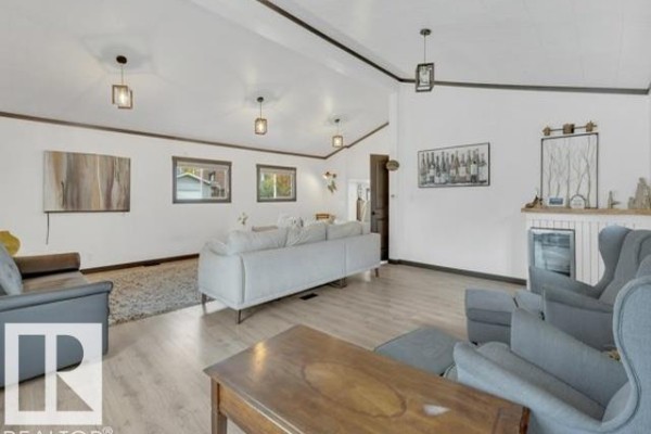 3602 50th Ave, Sylvan Lake, AB T4S1B2 Photo 5