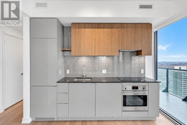 Kitchen - 3604 - 161 Roehampton Avenue, Toronto, ON M4P0C8 Photo 3
