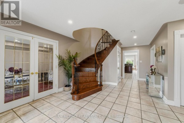 Bedroom 5 - 3605 Trelawny Circle, Mississauga, ON L5N6N8 Photo 4