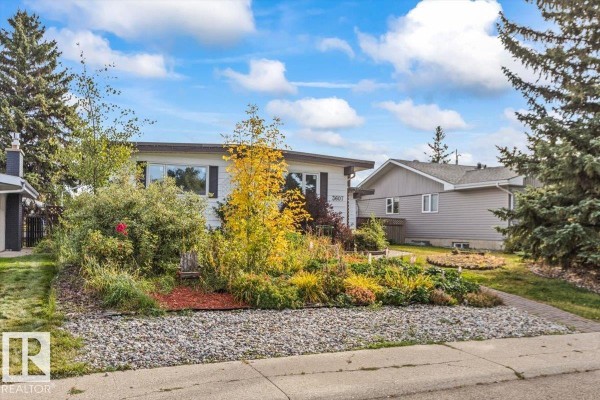 Kitchen - 3607 106a St Nw, Edmonton, AB T6J1A7 Photo 3