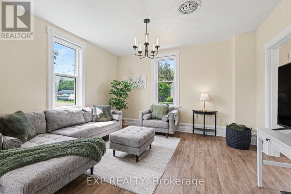 Living room - 3607 Mcbean Street, Ottawa, ON K0A2Z0 Photo 3