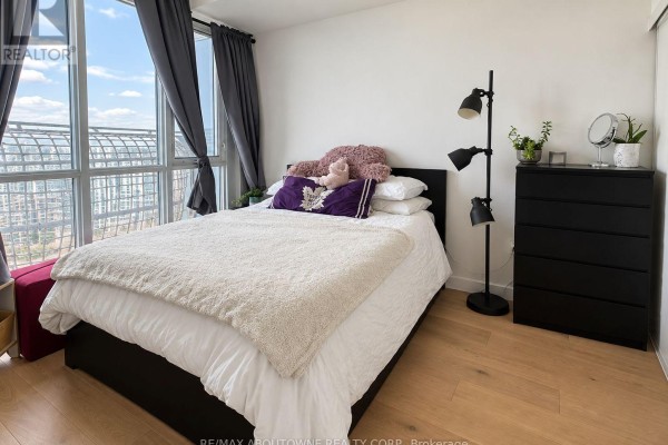 3608 - 15 Iceboat Terrace, Toronto, ON M5V4A5 Photo 5