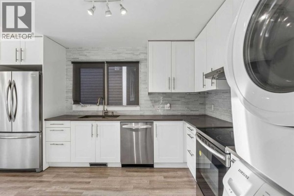 Kitchen - 3608 Centre B Street Nw, Calgary, AB T2K0V8 Photo 5
