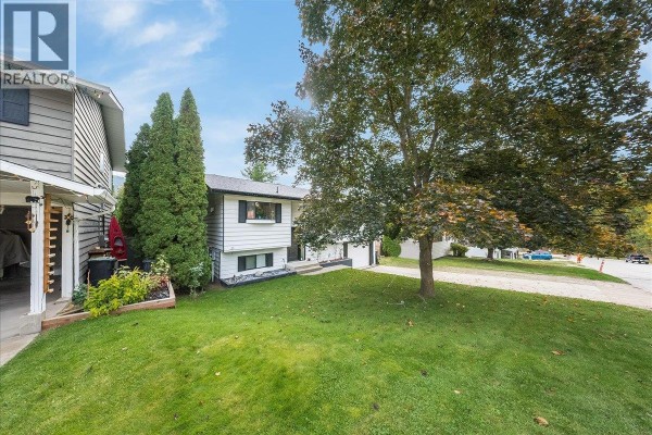 Laundry room - 3609 Southridge Drive, Castlegar, BC V1N3X7 Photo 2