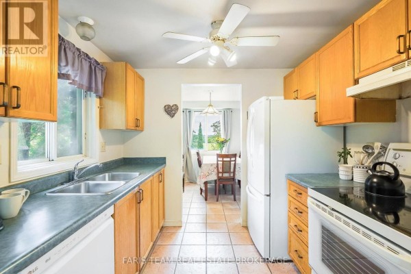 Kitchen - 361 Galloway Boulevard, Midland, ON L4R5B2 Photo 5