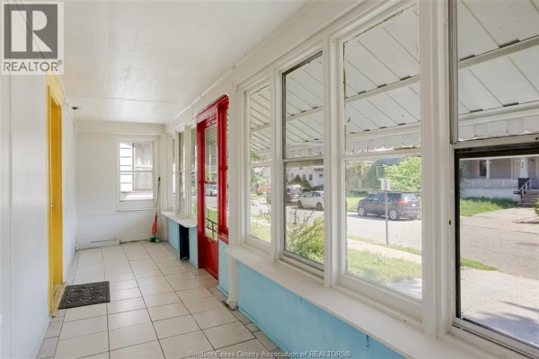 Enclosed porch - 361 Josephine, Windsor, ON N9B2K9 Photo 3