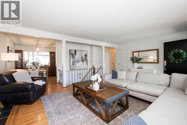361 W 19th Street, North Vancouver, BC V7M1X7 Photo 4