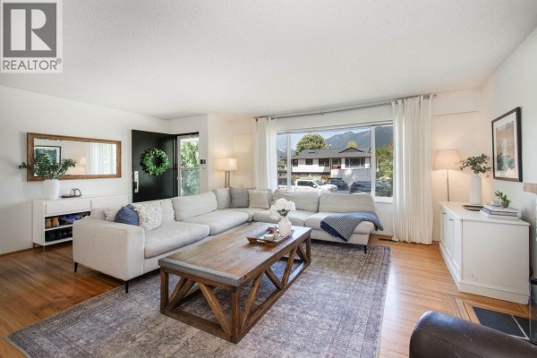 361 W 19th Street, North Vancouver, BC V7M1X7 Photo 5