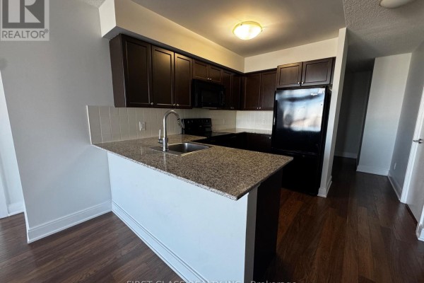 Kitchen - 3610 - 125 Village Green Square, Toronto, ON M1S0G3 Photo 3