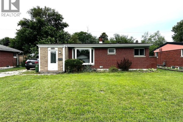 Laundry room - 3615 Longfellow, Windsor, ON N9E2M2 Photo 2
