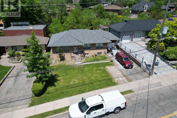 362 Maple Leaf Drive, Toronto, ON M6L1P4 Photo 4