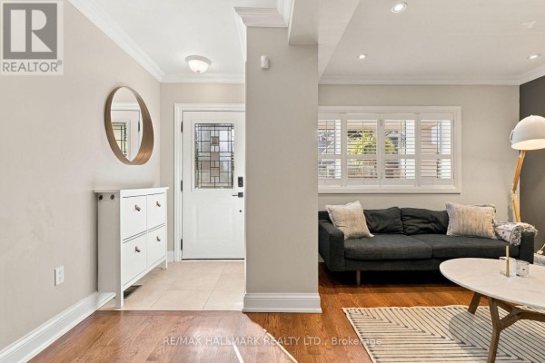 Kitchen - 362 Sammon Avenue, Toronto, ON M4J2A5 Photo 4