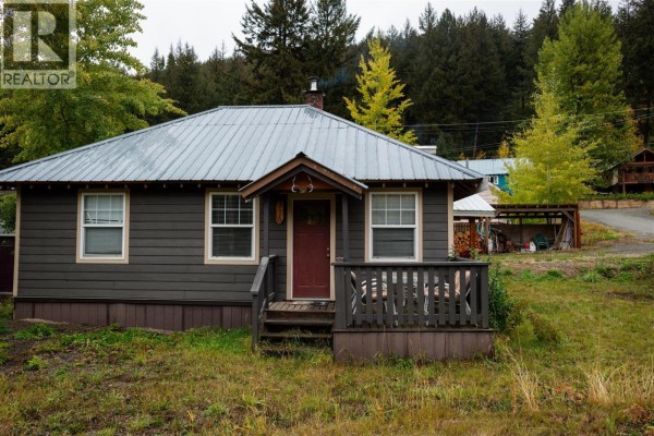 Primary Bedroom - 3620 Pioneer Road, Bralorne, BC V0K1P0 Photo 2