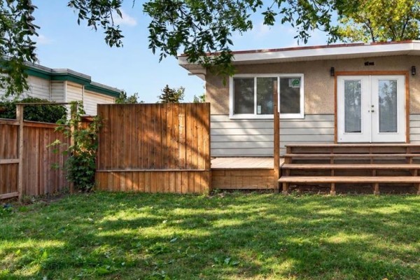 Primary Bedroom - 3621 28a Avenue Se, Calgary, AB T2B0G1 Photo 2