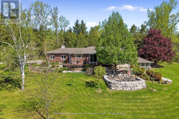 Brick house with deck, stone patio & gazebo - 3625 Alnwick Hill Road Hamilton Township