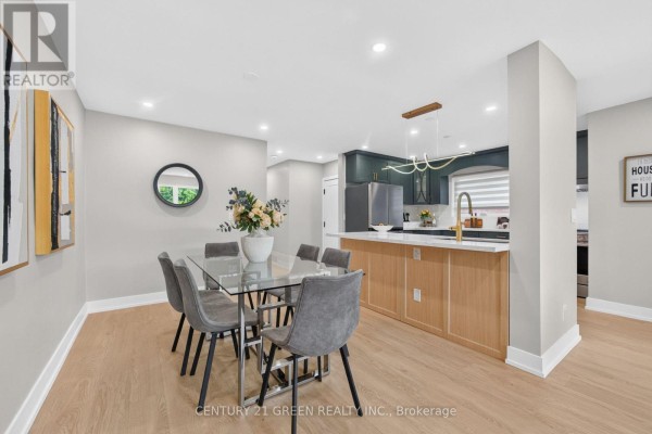 Primary Bedroom - 3628 Anniversary Road, Mississauga, ON L5C2G1 Photo 5