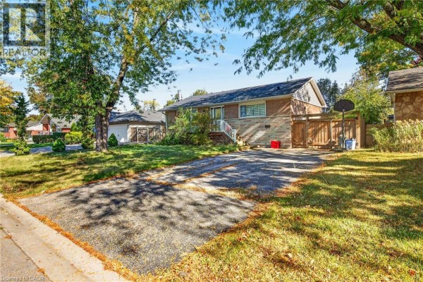 3pc Bathroom - 363 Duncombe Drive, Burlington, ON L7L4M2 Photo 2