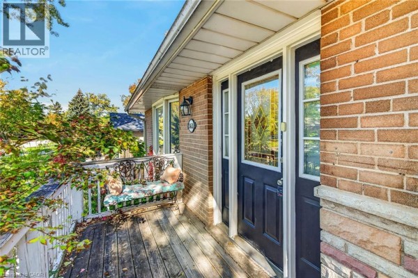 Recreation room - 363 Duncombe Drive, Burlington, ON L7L4M2 Photo 5