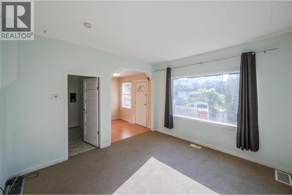 363 Nanaimo Avenue W, Penticton Residential Sold $399,900