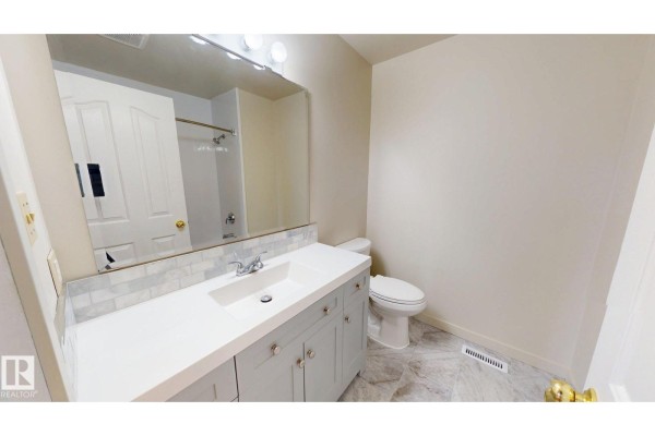 Kitchen - 363 Richfield Rd Nw, Edmonton, AB T6K0K7 Photo 3