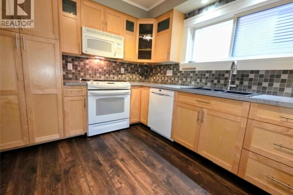 Primary Bedroom - 363 Rossland Avenue, Trail, BC V1R3M9 Photo 4