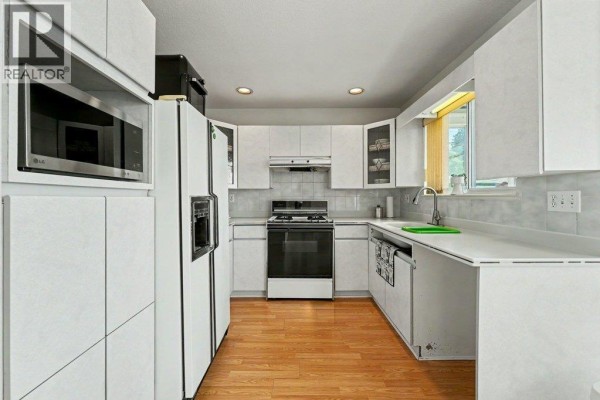 3630 Cambridge Street, Vancouver, BC V5K1M6 Photo 5