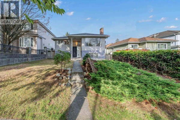 3631 Wellington Avenue, Vancouver, BC V5R4Z4 Photo 2