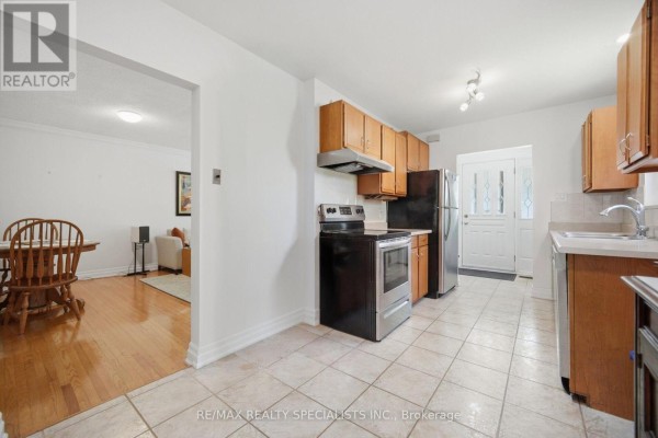 Dining room - 3637 Chiplow Road, Mississauga, ON L4X2R1 Photo 3