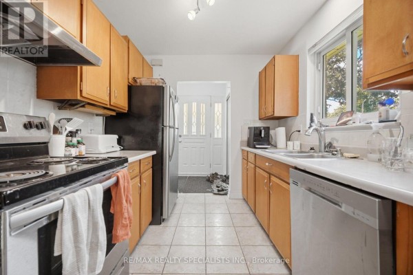 Kitchen - 3637 Chiplow Road, Mississauga, ON L4X2R1 Photo 4