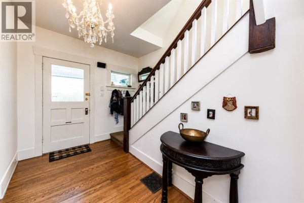 364 E 14th Street, North Vancouver, BC V7L2N6 Photo 4