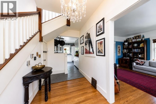 364 E 14th Street, North Vancouver, BC V7L2N6 Photo 5