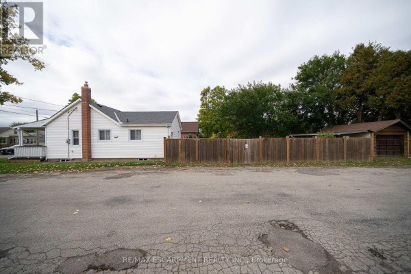 4pc Bathroom - 364 Wellington Street, Brantford, ON N3S4A6 Photo 4