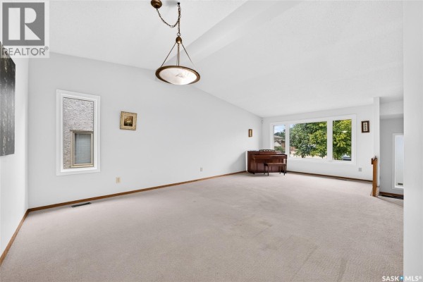 Living room - 3643 White Bay, Regina, SK S4S7C9 Photo 3