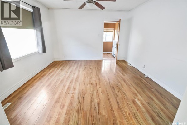 Bedroom - 365 3rd Avenue Ne, Swift Current, SK S9H2G8 Photo 5