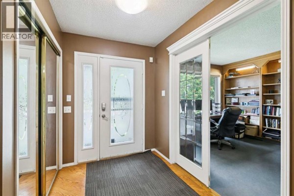Family room - 365 Sunmills Drive Se, Calgary, AB T2X2T5 Photo 5