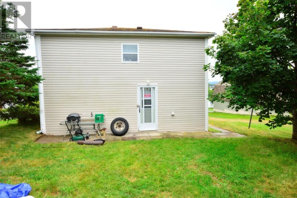 Bath (# pieces 1-6) - 365 Water Street, Bay Roberts, NL A0A1G0 Photo 4